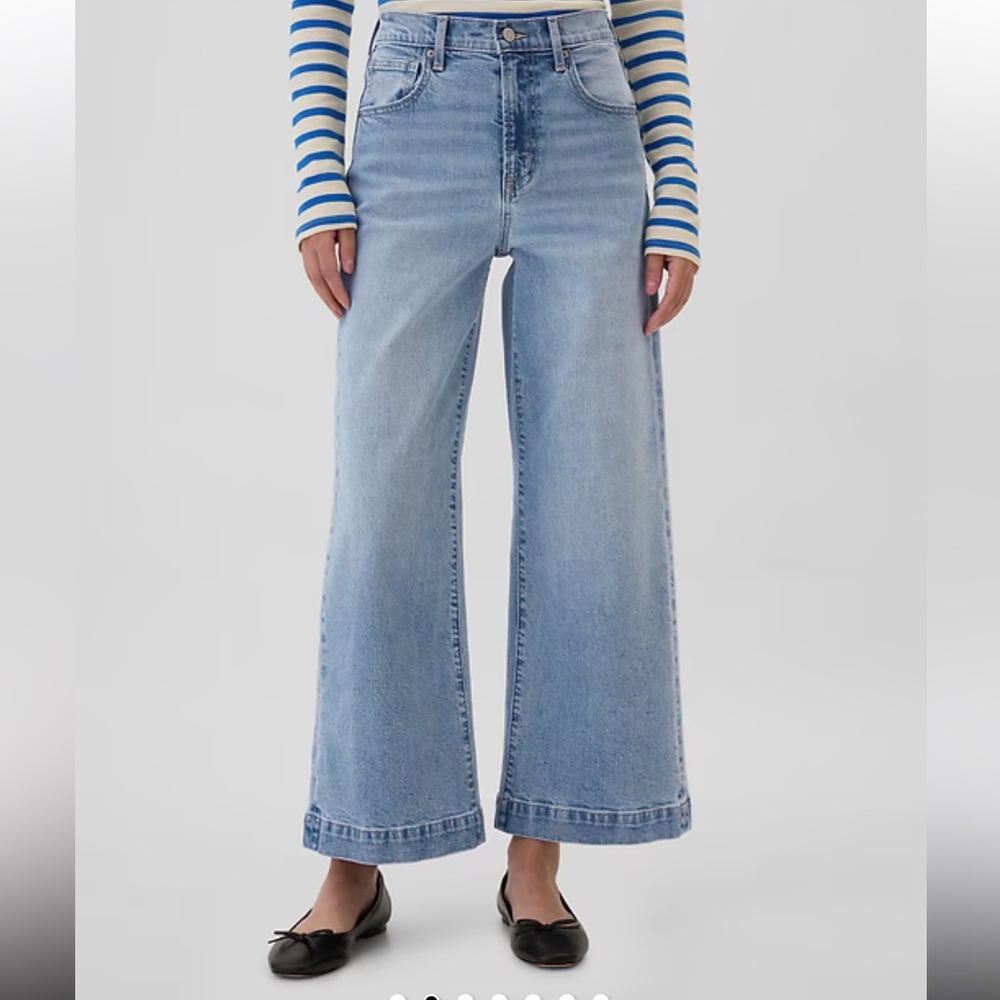 GAP High Rise Wide-Leg Crop Jeans - Picture 2 of 9